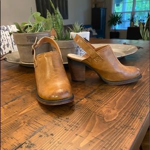 Pierre Dumas Clogs / Booties Sz 7.5